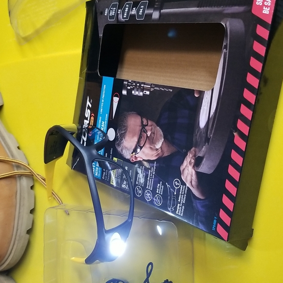 Safety glass with inspection light - Picture 5 of 9